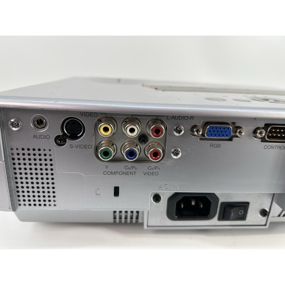 Hitachi CP-S210 Multimedia LCD Projector Tested - Picture 4 of 16